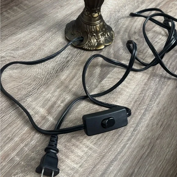 Tiffany style stained glass lamp - Picture 13 of 14